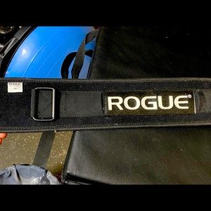 Rogue XS weightlifting belt for CrossFit & Olympic lifting (Velcro 2pood style)